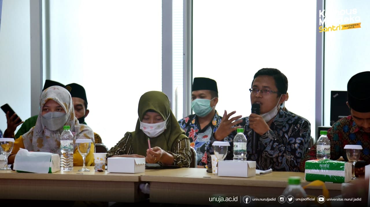Sesi tanya jawab dengan peserta seminar